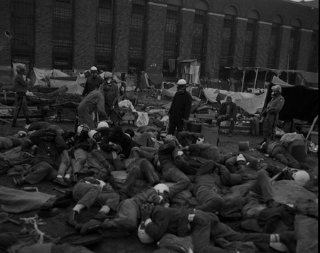 15_2_pile of prisioners in yard_0299