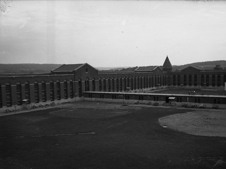 15_32_high angle yard_0361