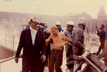 SH_guards escort hostage_0175