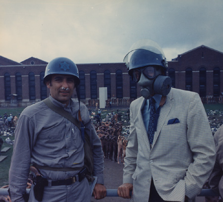 snake_2 cops, 1 w_mask & suit_0179