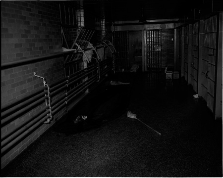 15_1_Hall w_Mop & Blood_0234