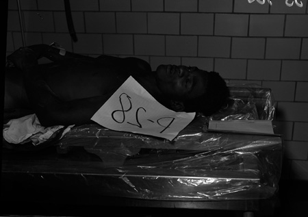 15_20_man on plastic stretcher_0276