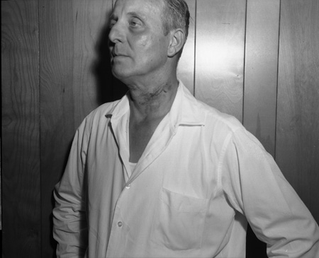 15_31_man in white shirt_0356