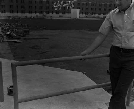 15_32_ man holding rail_catwalk_0357