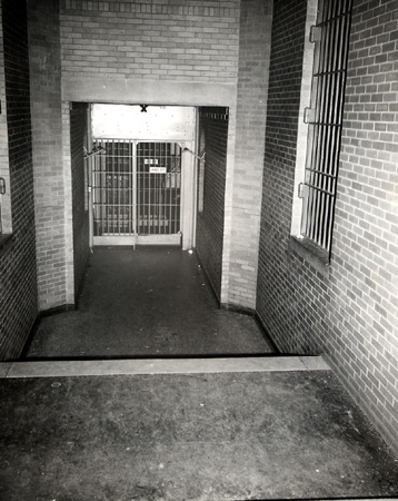 interiors_down step to gate copy